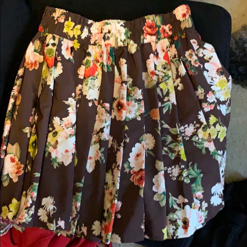 Mini floral pleated skirt
